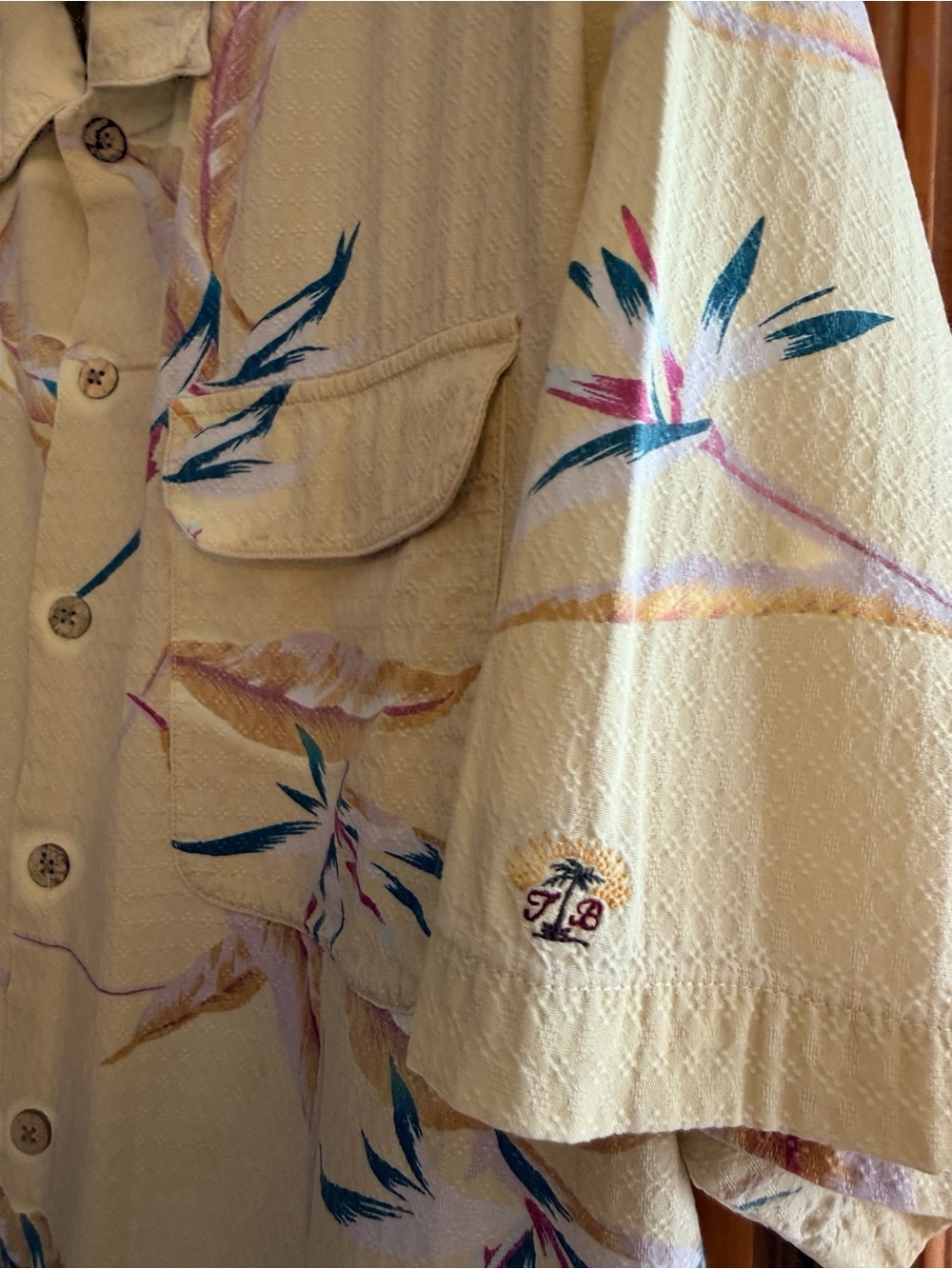 Tommy Bahama Men’s XL Yellow Tropical Bird of Paradise Camp Shirt Button Down - Picture 5 of 12